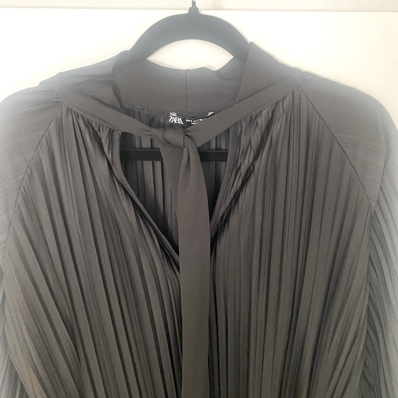 ⚫️ Zara ⚫️ pleated tie front dress - size small - Picture 3 of 4